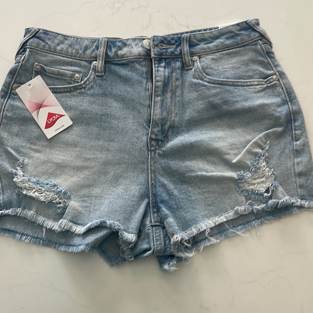 Women’s denim shorts waist size 29